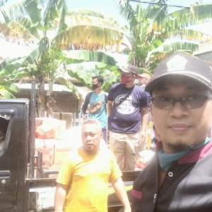 Membantu Korban Banjir