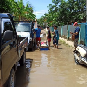 Membantu Korban Banjir