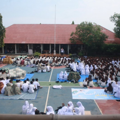 Ini yang Dilakukan Siswa/i Sman 1 Pusakanagara Saat Memperingati Acara Maulid Nabi di Cuaca Panas